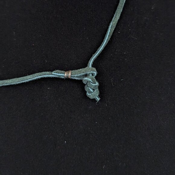 (2/$20) V. Faux Pearl Floral Pendant Necklace - Picture 5 of 6